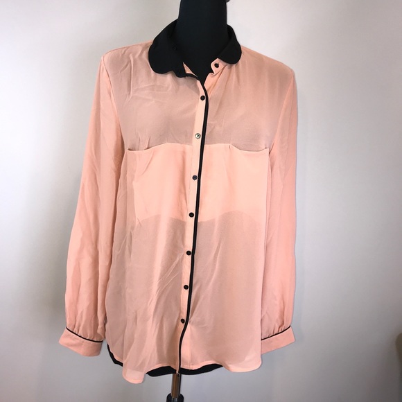 Beautiful button down blouse - Picture 1 of 8